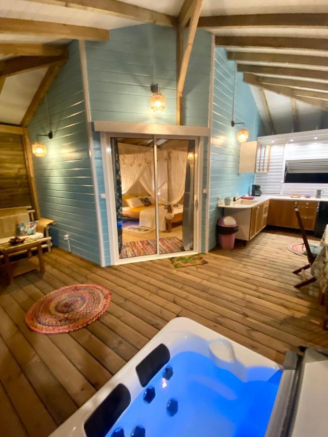 Villa Gaïa - Bungalow Ti-Spa et son jacuzzi privé dans un jardin tropical, séjour en amoureux ou en famille Le Diamant Extérieur photo