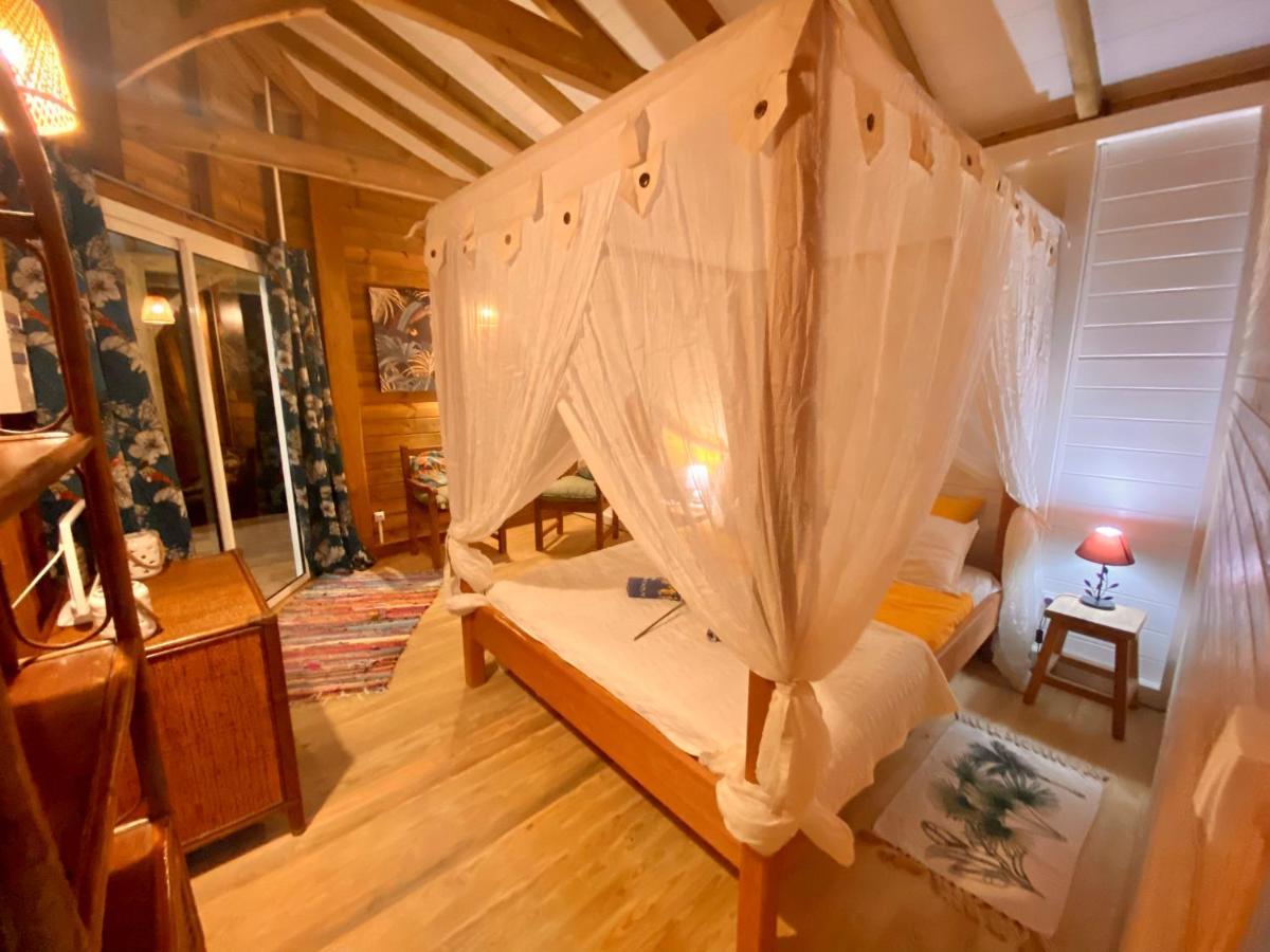 Villa Gaïa - Bungalow Ti-Spa et son jacuzzi privé dans un jardin tropical, séjour en amoureux ou en famille Le Diamant Extérieur photo