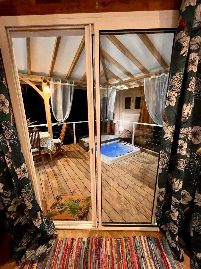 Villa Gaïa - Bungalow Ti-Spa et son jacuzzi privé dans un jardin tropical, séjour en amoureux ou en famille Le Diamant Extérieur photo