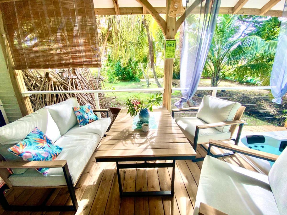 Villa Gaïa - Bungalow Ti-Spa et son jacuzzi privé dans un jardin tropical, séjour en amoureux ou en famille Le Diamant Extérieur photo