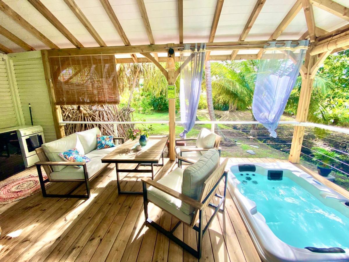 Villa Gaïa - Bungalow Ti-Spa et son jacuzzi privé dans un jardin tropical, séjour en amoureux ou en famille Le Diamant Extérieur photo