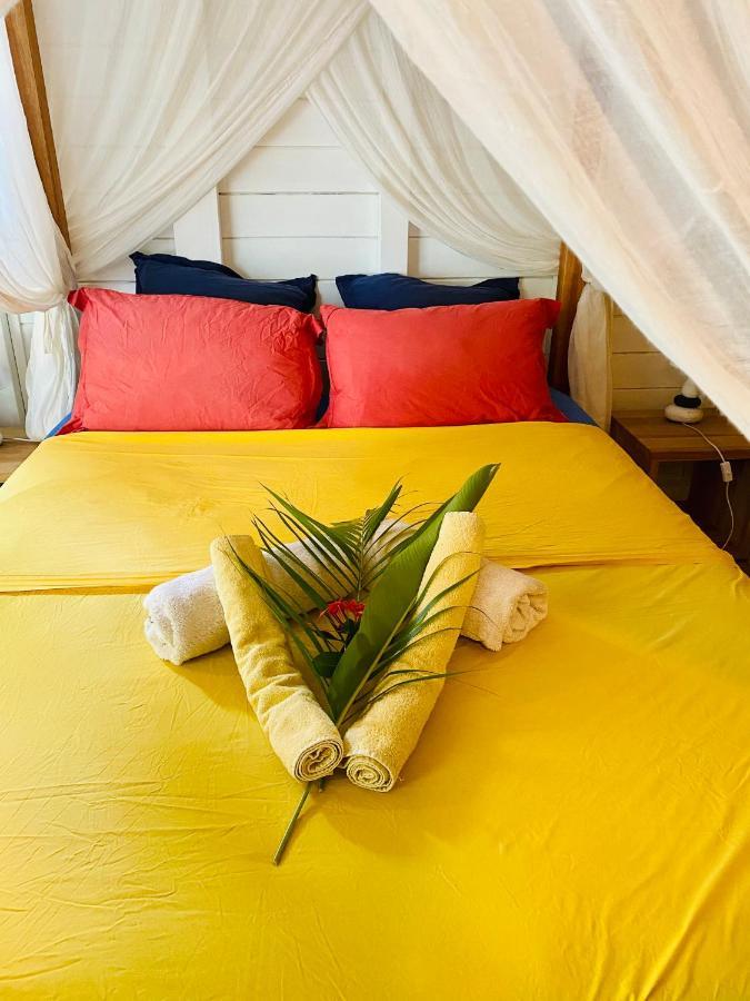 Villa Gaïa - Bungalow Ti-Spa et son jacuzzi privé dans un jardin tropical, séjour en amoureux ou en famille Le Diamant Extérieur photo